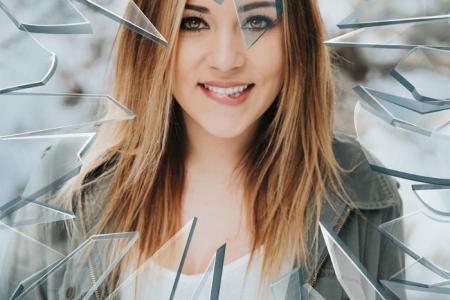 Create broken glass photo frames with photo editing