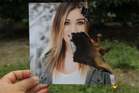 Turn photos into burning photos with fire effects